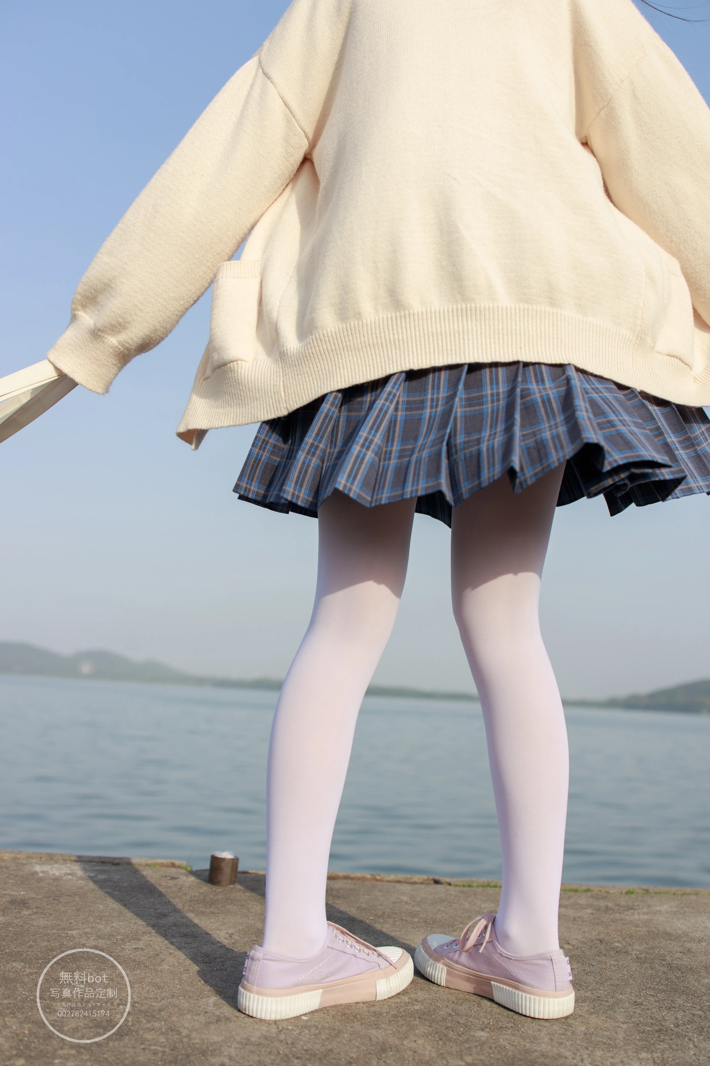 森萝财团 有料004  依依 湖边JK白丝 [77P]插图1